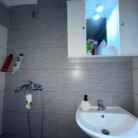 Rei Apartment *